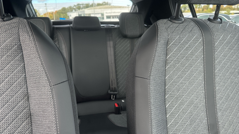 Peugeot 208 1.2 Hybrid 110 Allure 5dr e-DSC6 Petrol Hatchback